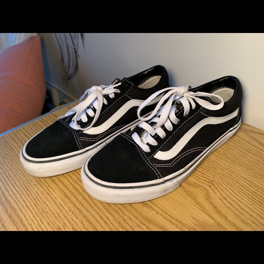 Women’s black and white vans